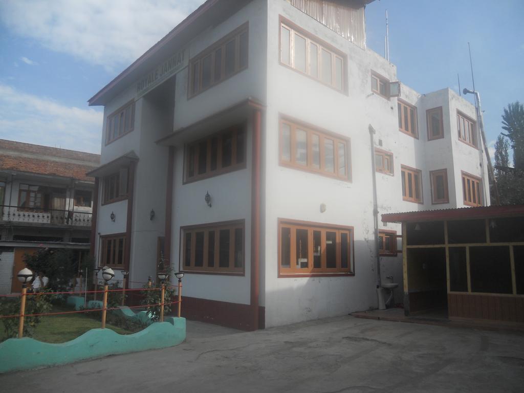 Hotel Royale Jannat Srīnagar Exterior foto