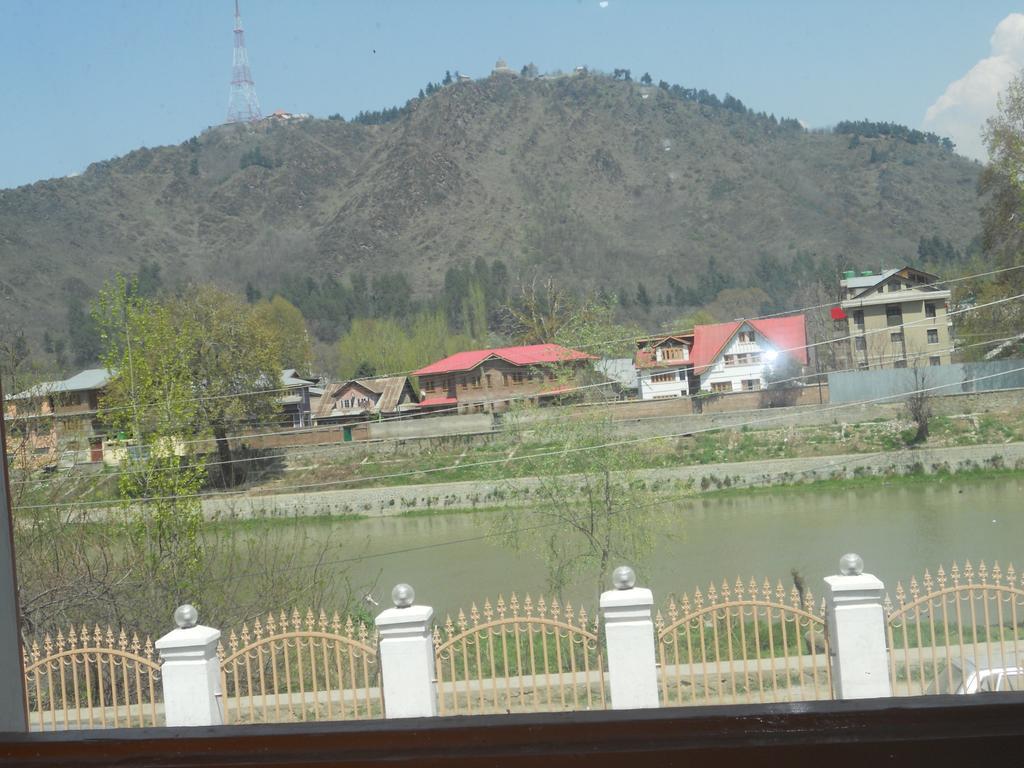Hotel Royale Jannat Srīnagar Exterior foto