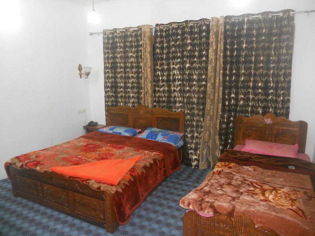 Hotel Royale Jannat Srīnagar Exterior foto